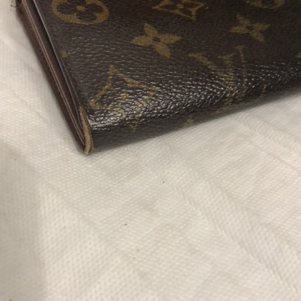 Louis Vuitton Sarah Wallet - Picture 8 of 9